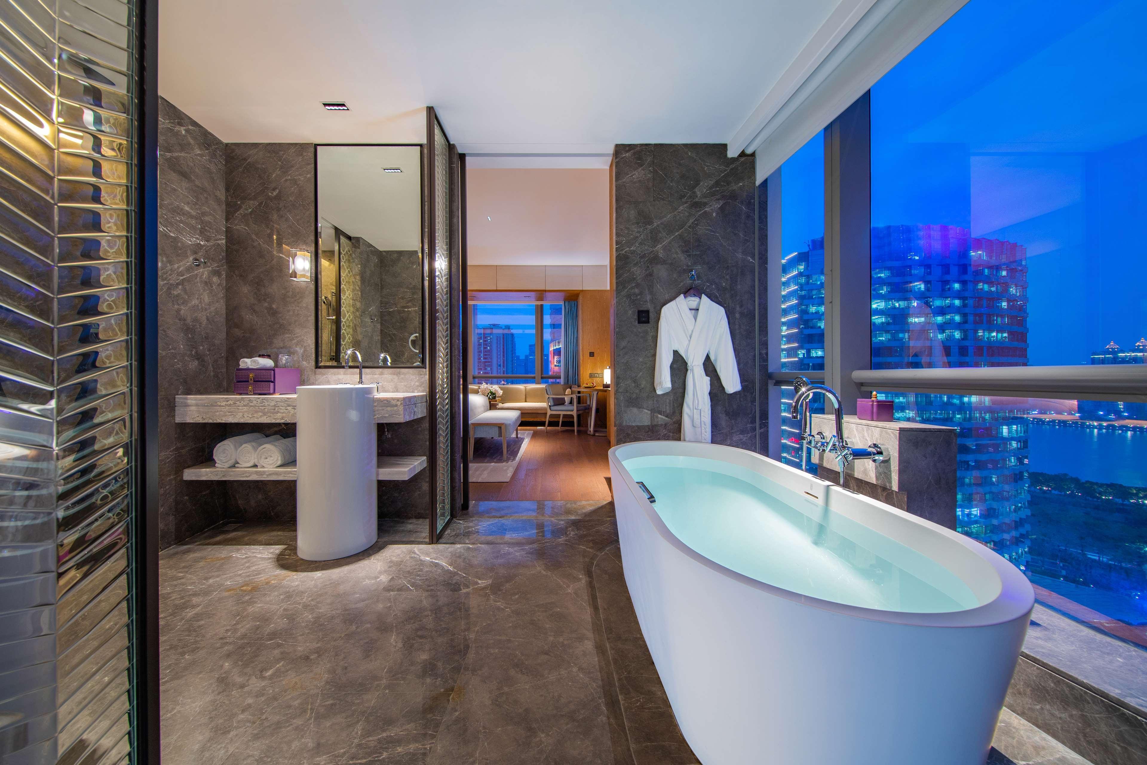 Conrad 5*