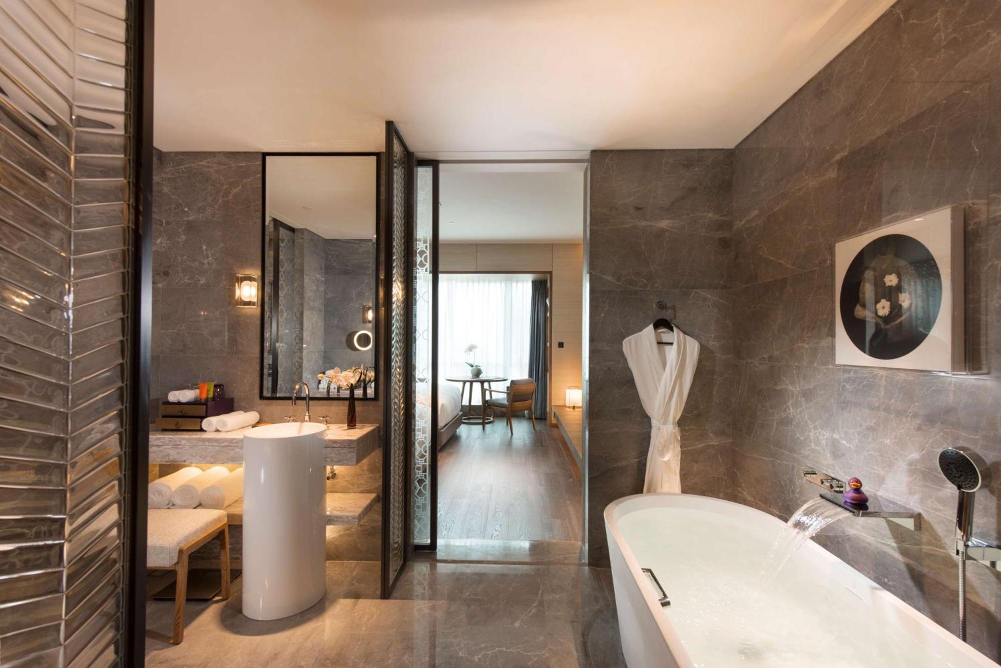 Conrad 5*