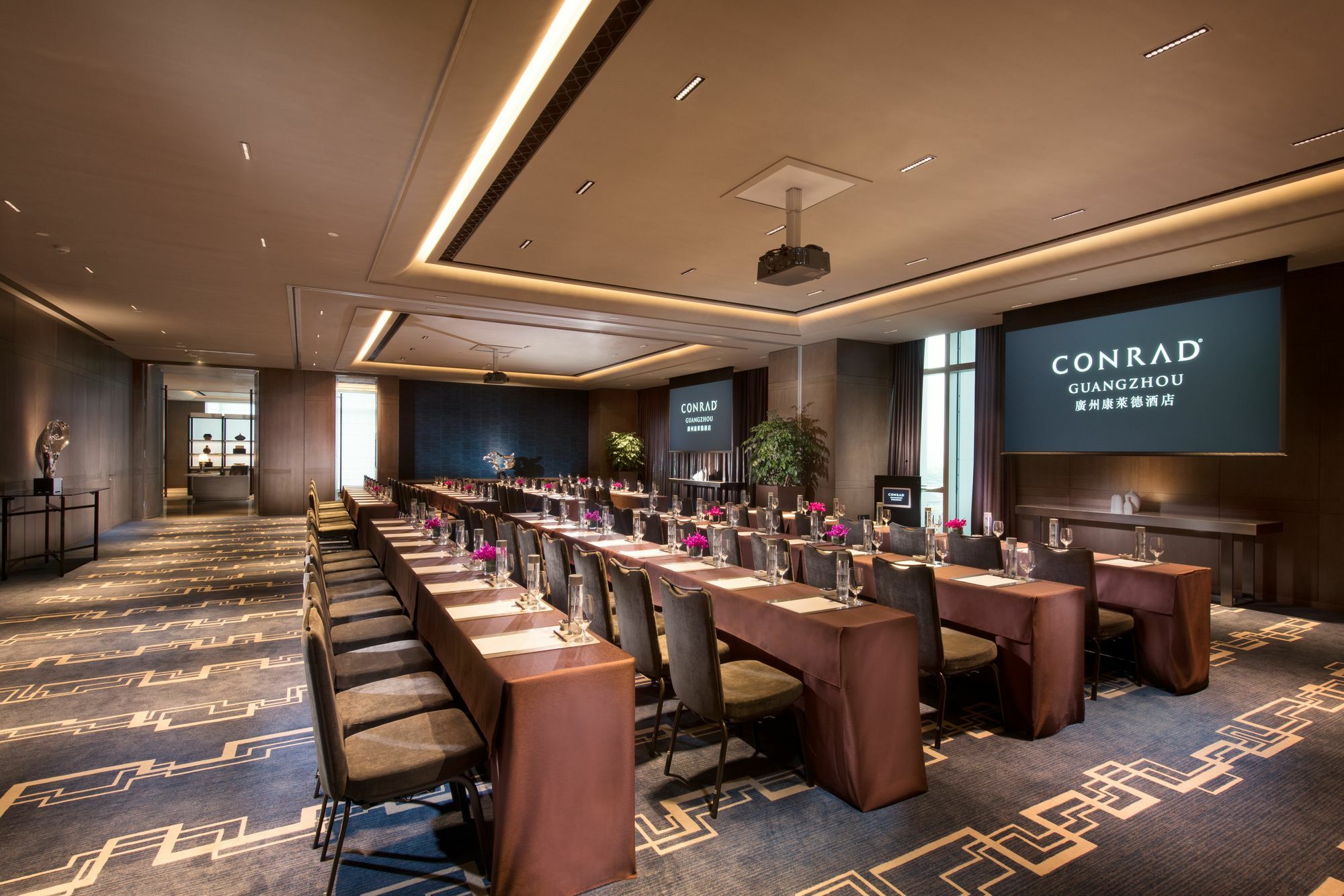 Conrad 5*